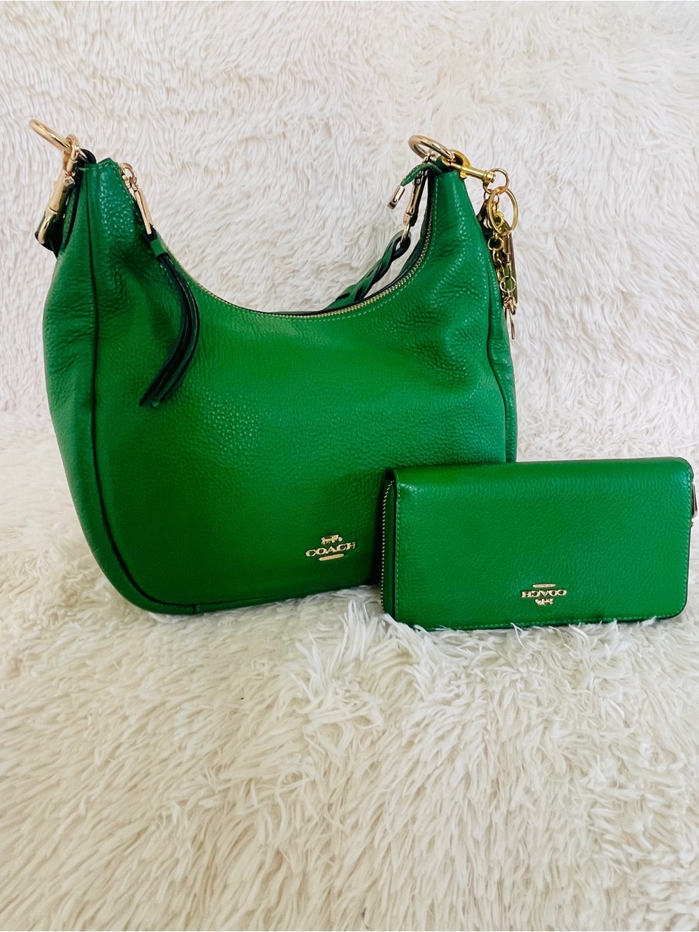 Beautiful Coach Jule Pebbled Leather Hobo bag in vibrant kelly green color